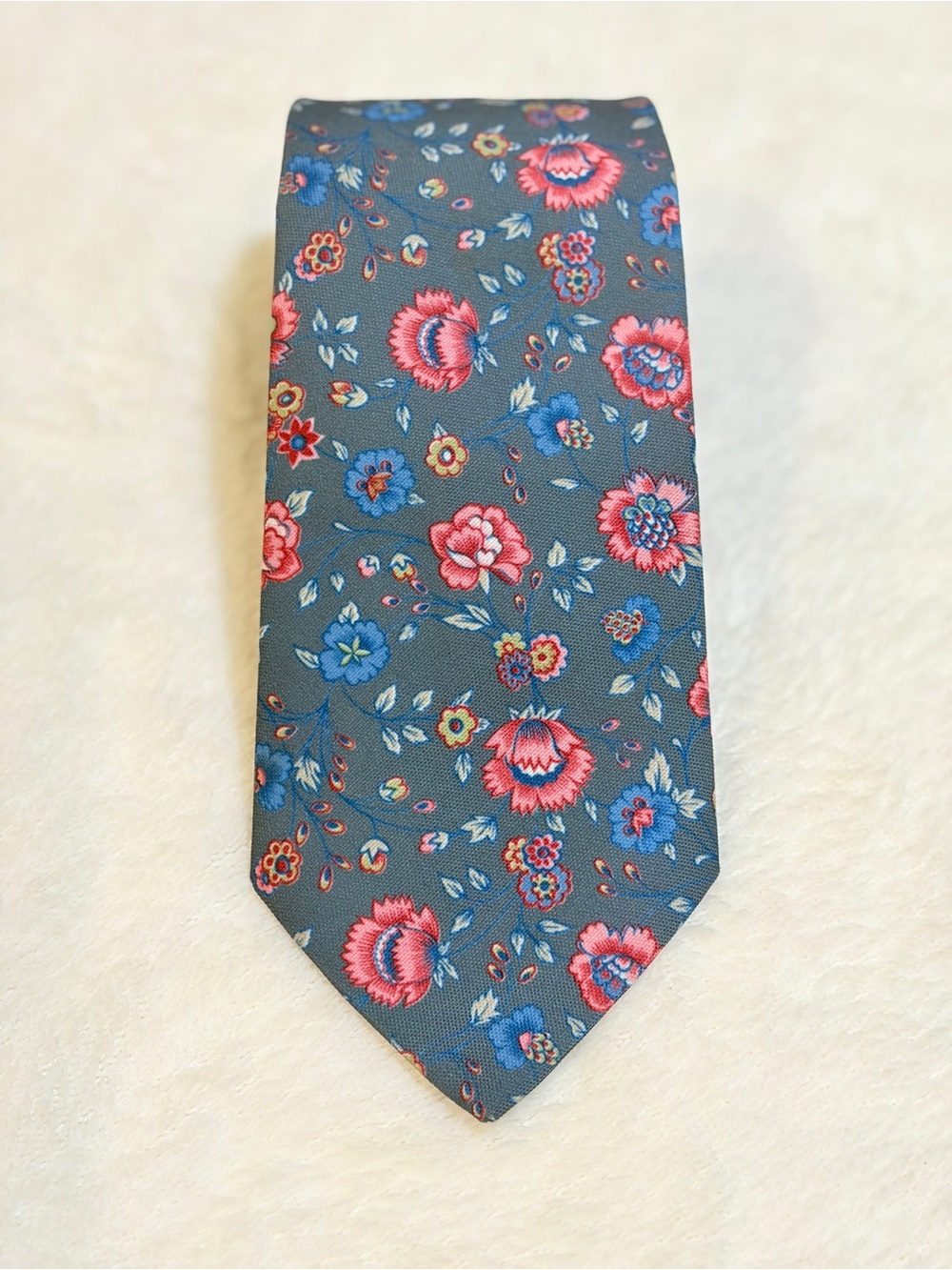 Roberto London Men's Tie in Gray with Pink and Blue Floral Accents